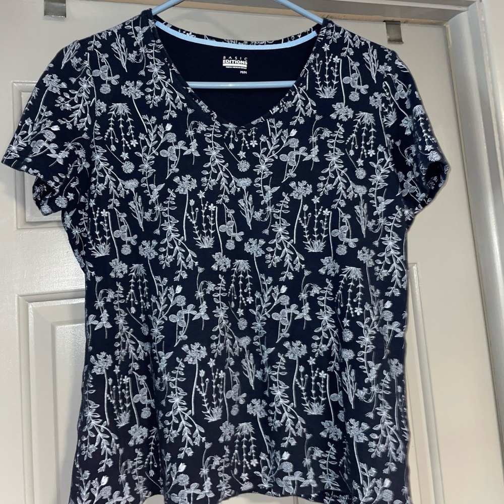 Medium Top. MUST BE BUNDLED
